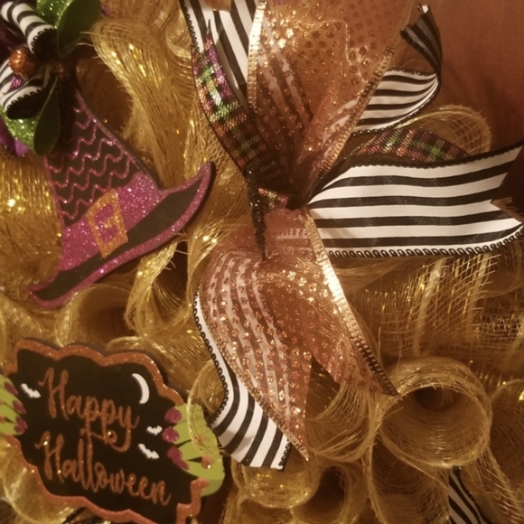 Halloween Wreath - Welcoming Witch - Picture 3 of 5